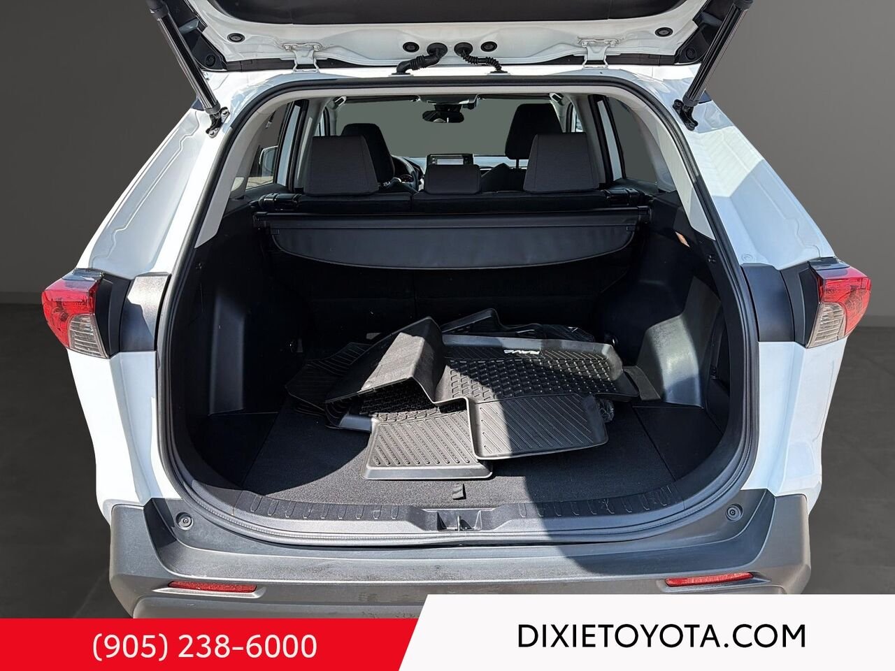 2021 Toyota RAV4 Hybrid XLE AWD / CLEAN CARFAX / HEATED SEATS / MOONROOF / ALLOY WHEELS / CARPLAY AND ANDROID AUTO White Mississauga - photo #20