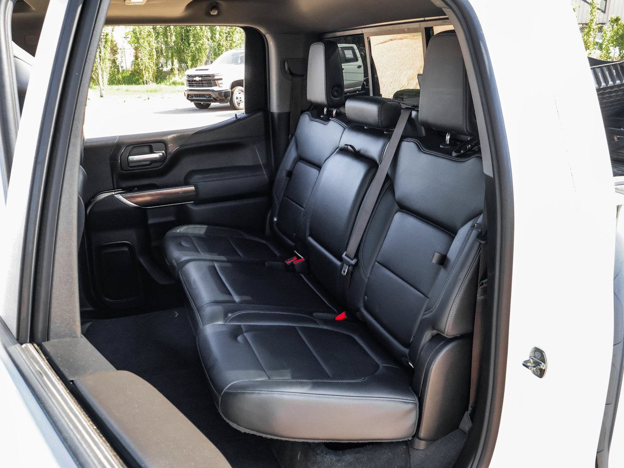2020 Chevrolet Silverado 1500 4WD Crew Cab 147 RST White Sherwood Park - photo #15