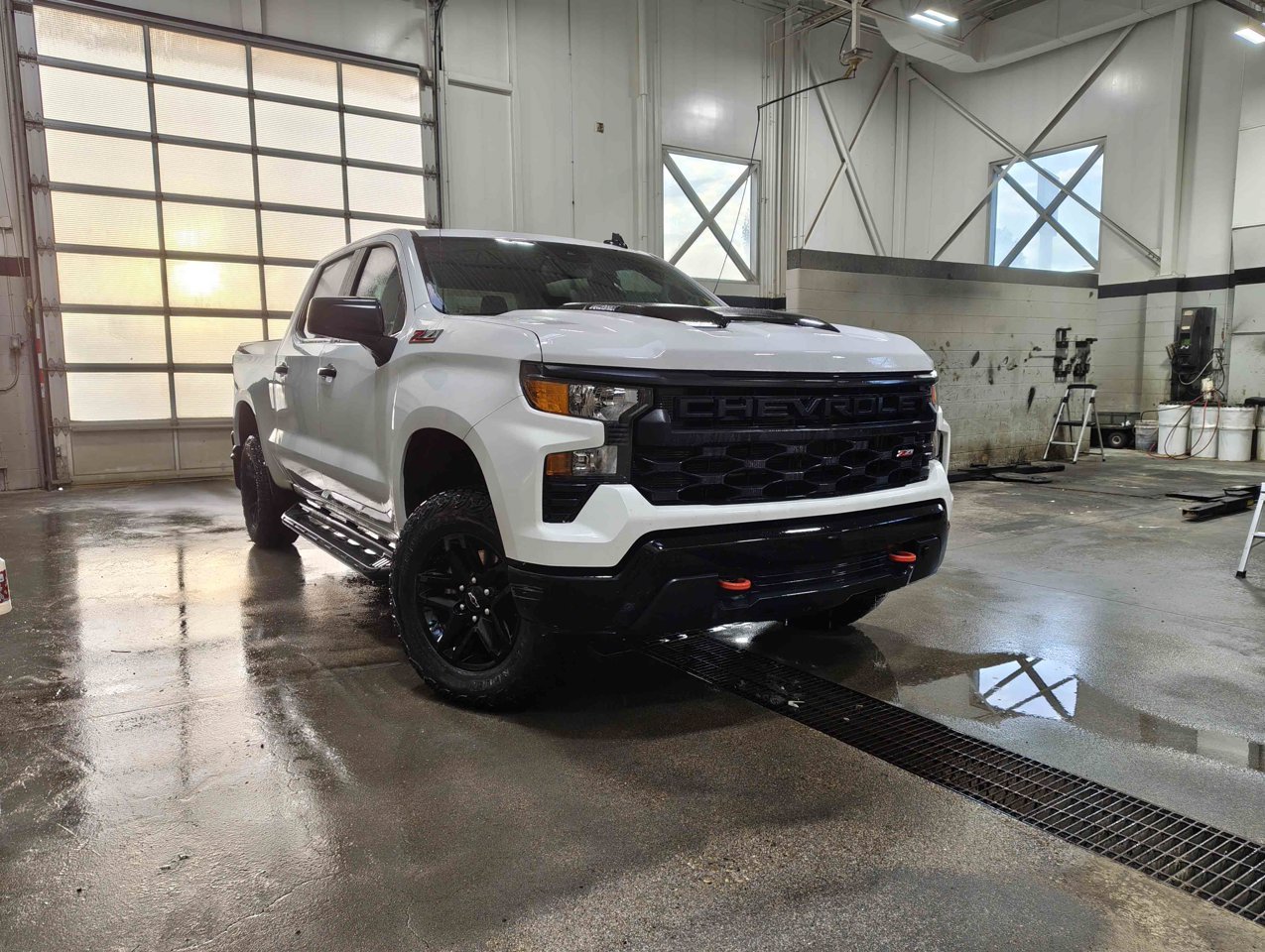 2024 Chevrolet Silverado 1500 4WD Crew Cab 147 Custom Trail Boss White Sherwood Park - photo #1