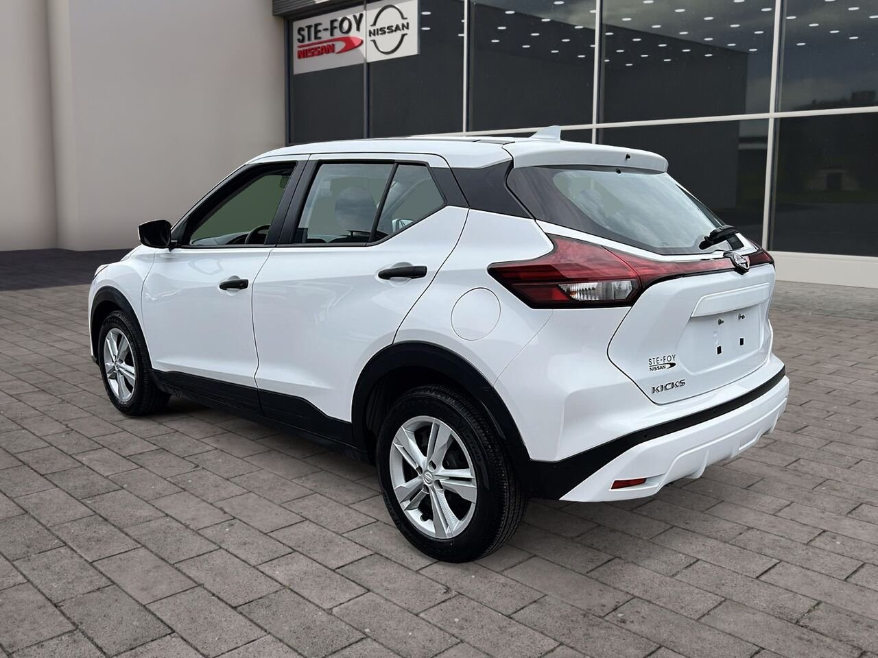 2024 Nissan KICKS S TA White Québec - photo #3