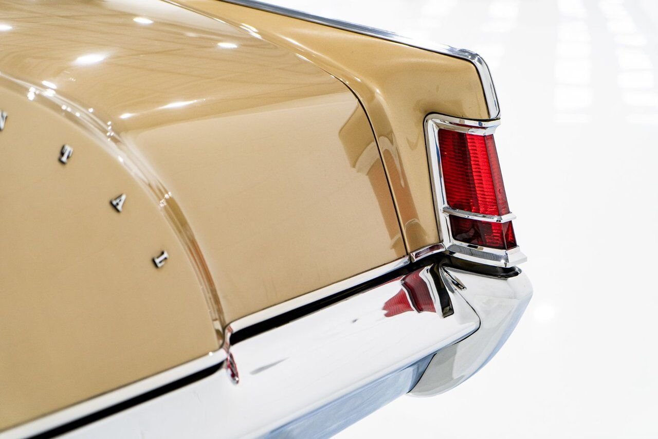1969 Lincoln Continental Only 687 miles from new. Unrestored example **PRICE IN USD** Gold Montreal - photo #37
