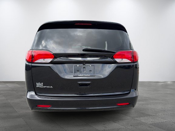 2019 Chrysler Pacifica Black Thetford Mines - photo #3