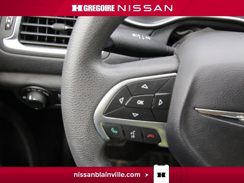 2015 Chrysler 200 White Laval - photo #10