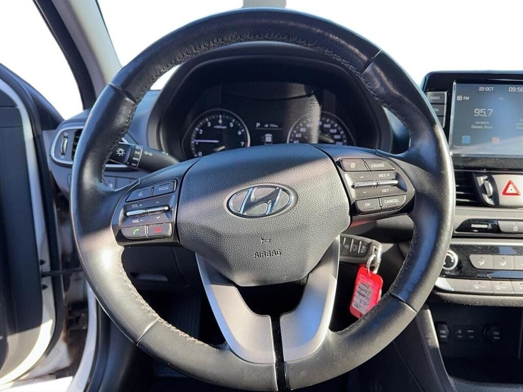 2018 Hyundai Elantra GT VIN KMHH35LE4JU042398 White Baie-Comeau - photo #11