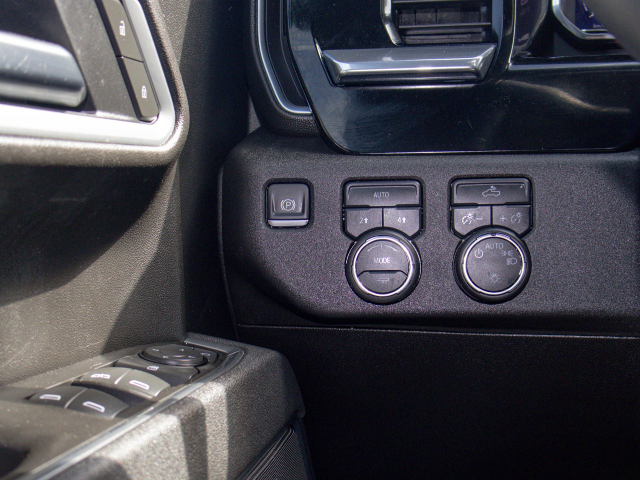 2025 Chevrolet Silverado 1500 4WD Crew Cab 147 LT Black Sherwood Park - photo #19
