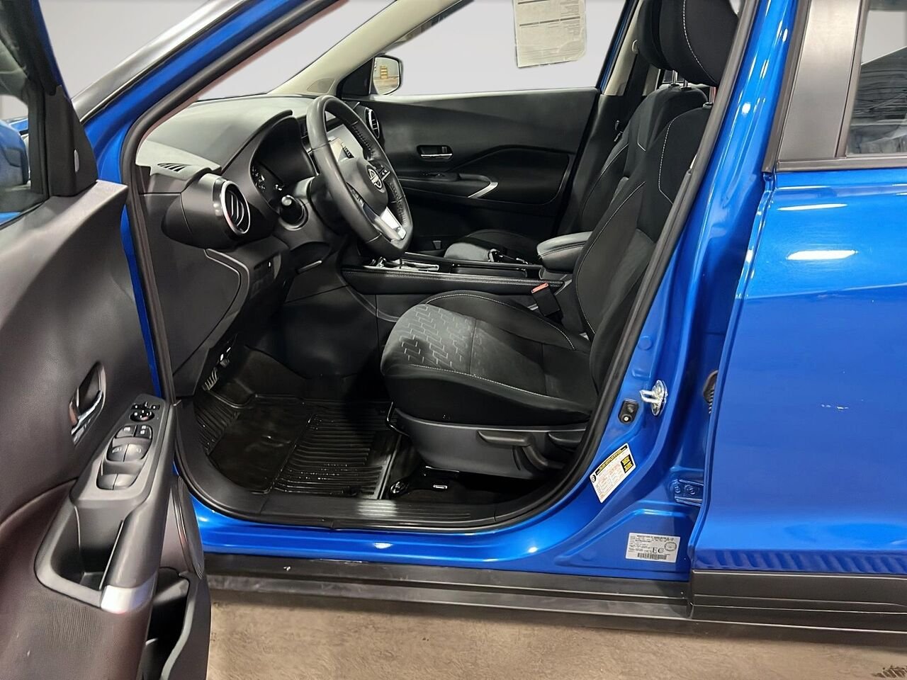 Nissan Kicks SV 2024 Bleu Québec - photo #8