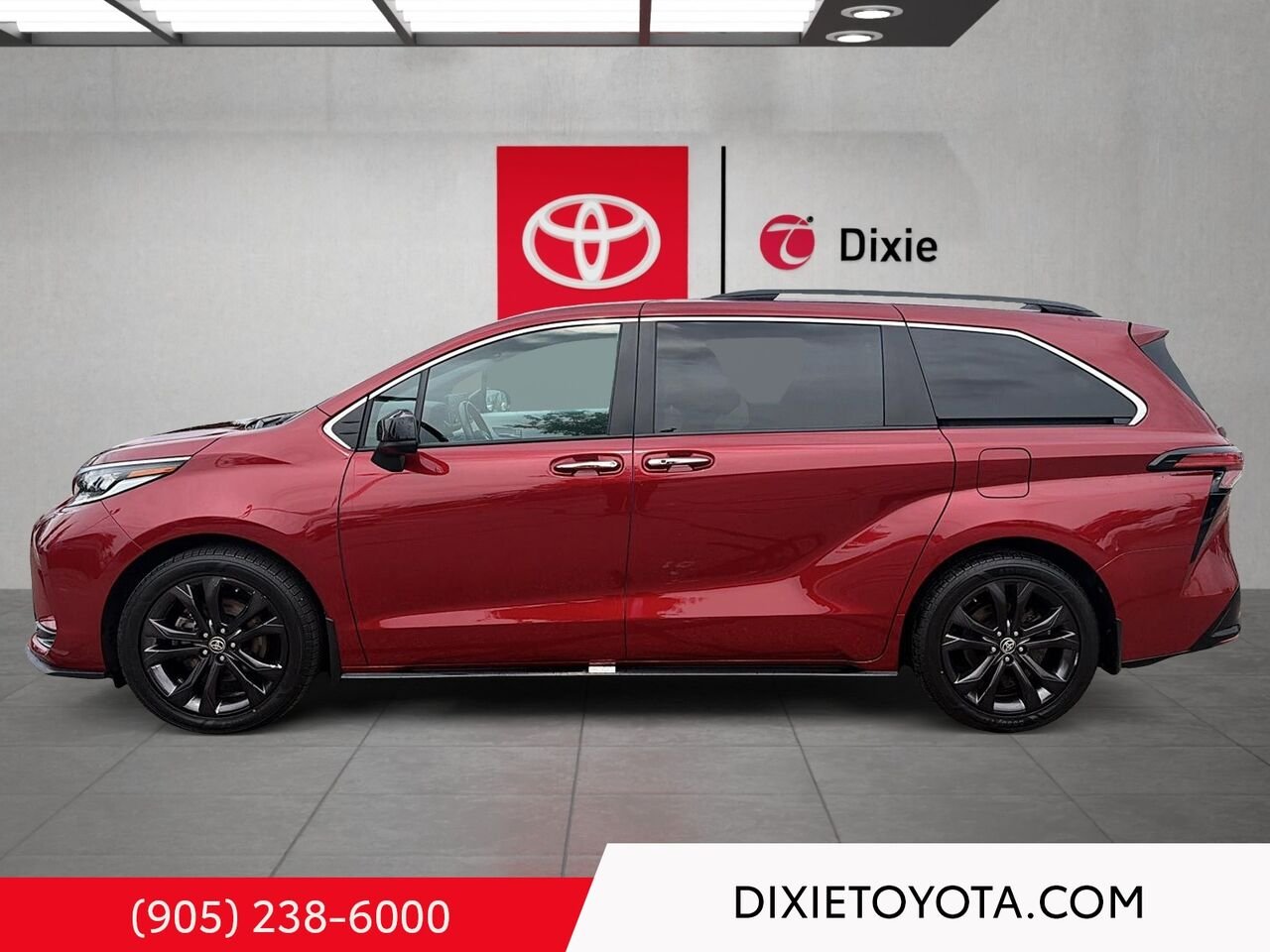 2023 Toyota Sienna XSE FWD HYBRID / CLEAN CARFAX / MOONROOF / ALLOY WHEELS / CARPLAY AND ANDROID AUTO Red Mississauga - photo #5