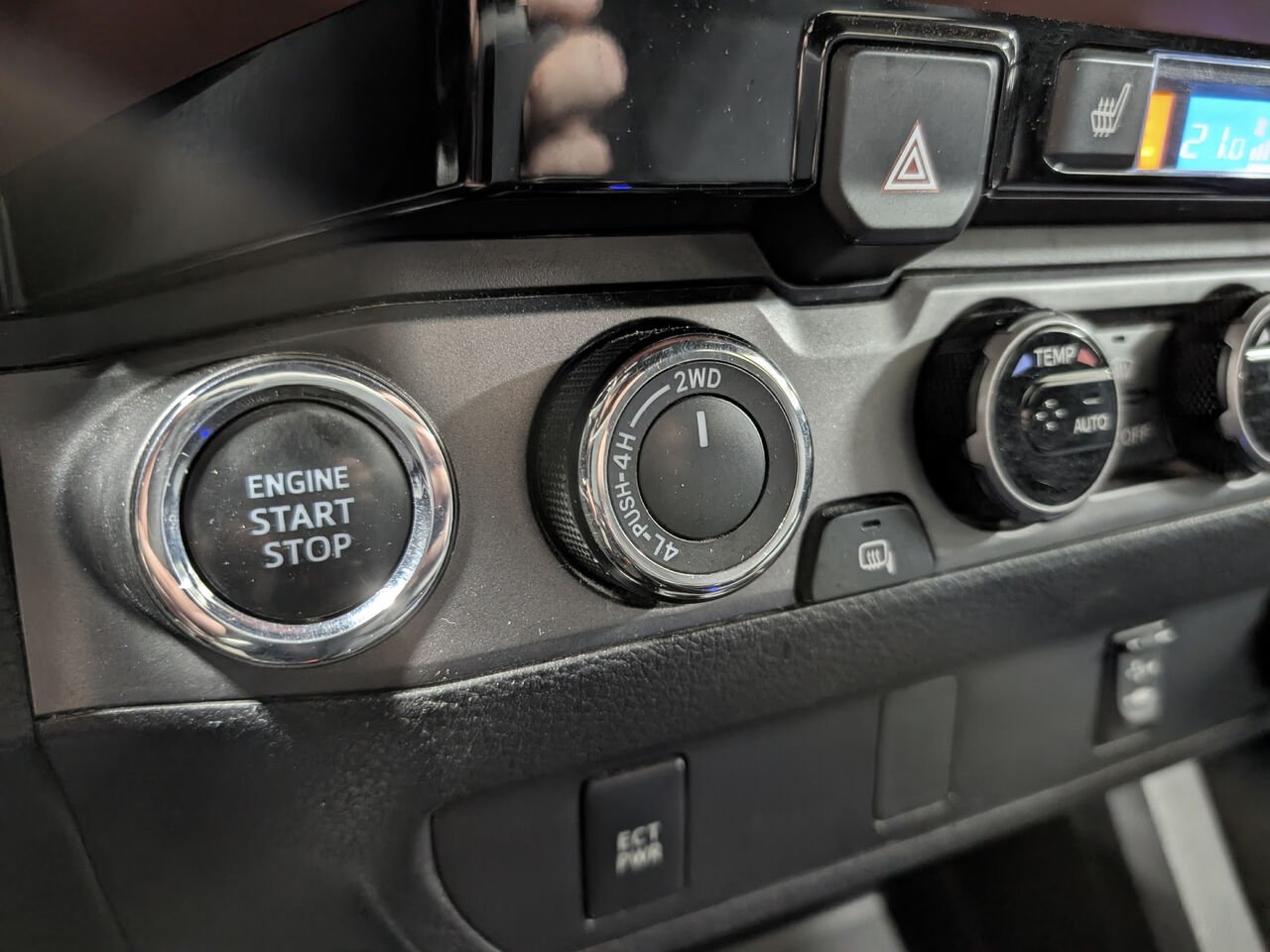 2017 Toyota Tacoma 5TFDZ5BN2HX018435 Orange Sherbrooke - photo #20