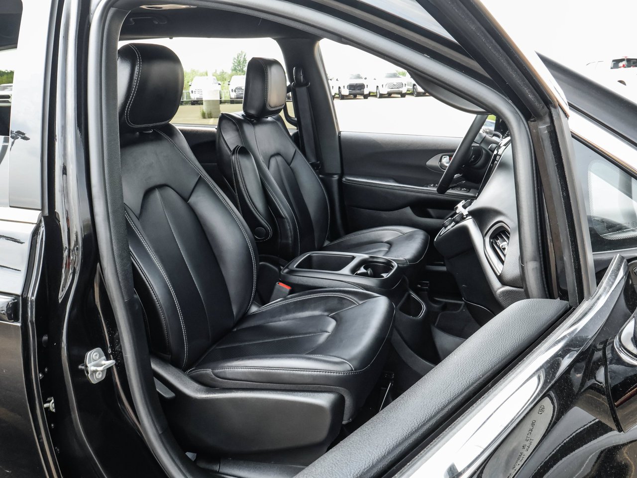 2025 Chrysler Grand Caravan SXT 2WD Black Sherwood Park - photo #14