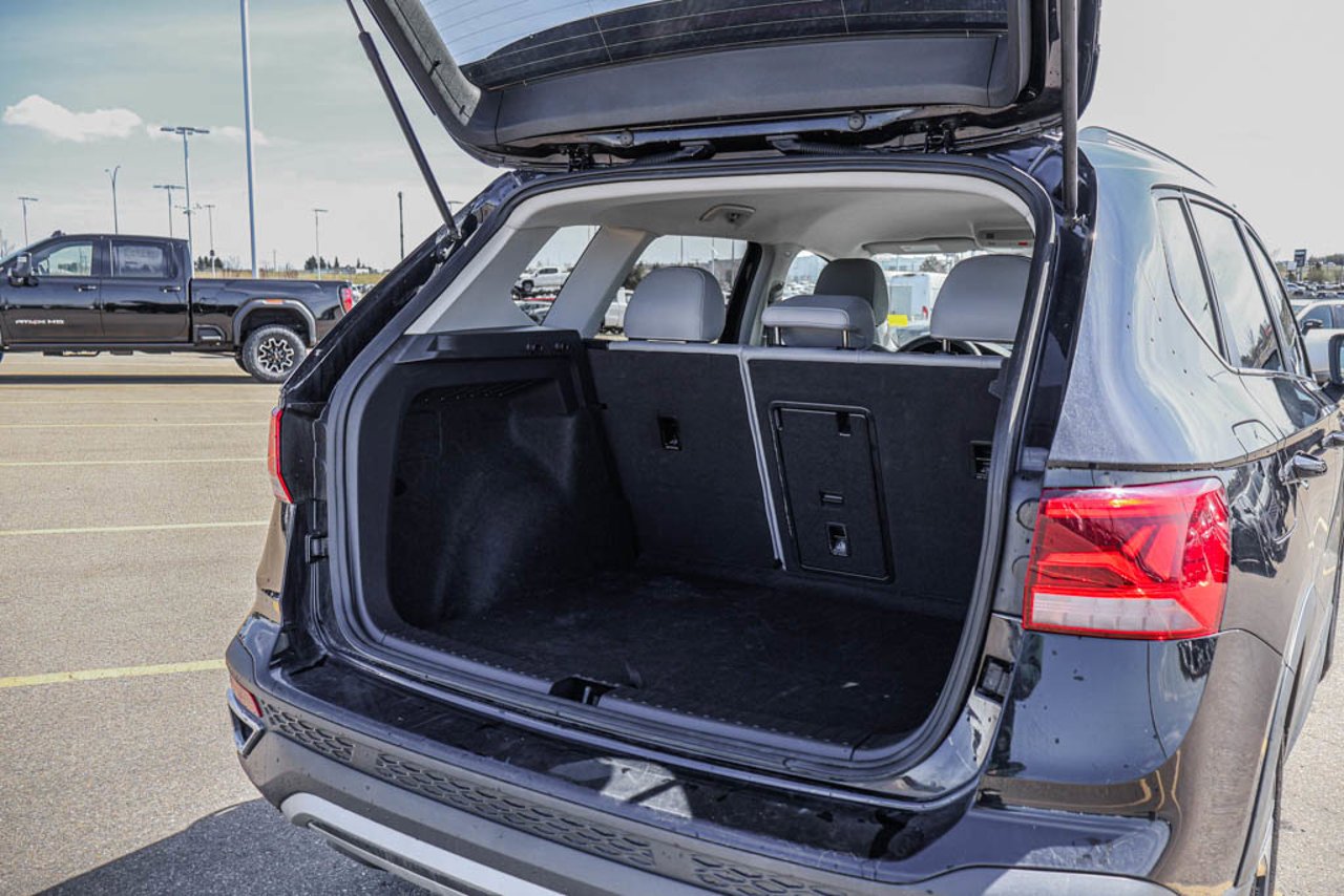2024 Volkswagen Taos Comfortline 4MOTION Black Sherwood Park - photo #7