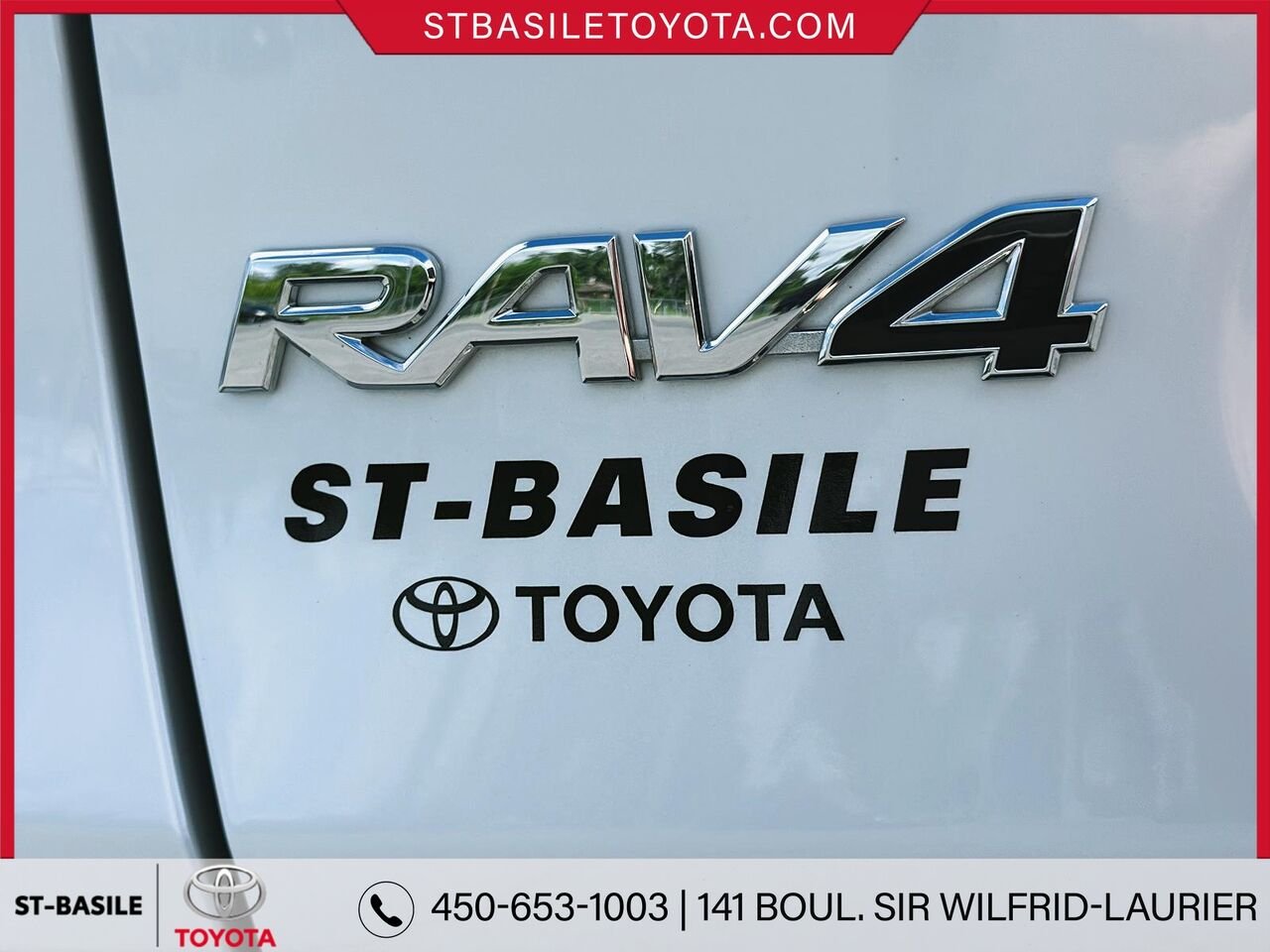 Toyota RAV4 Hybride 2023 Frisson glacé nacré Saint-Basile-le-Grand - photo #5