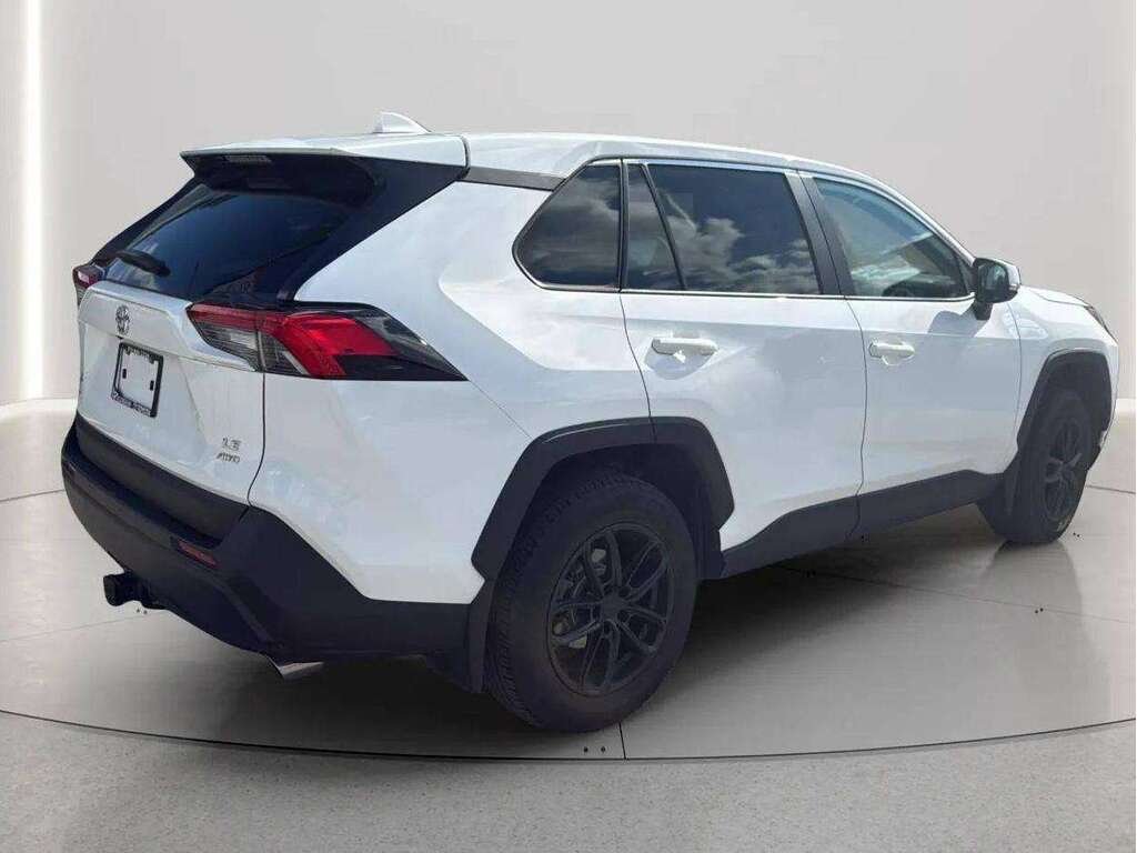 2024 Toyota RAV4 White Gatineau - photo #4
