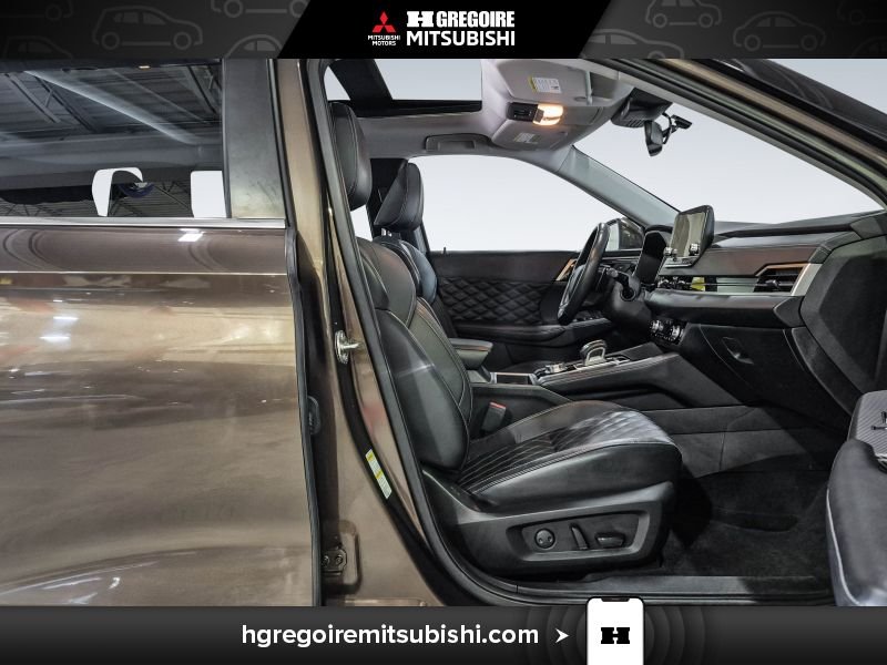 2023 Mitsubishi Outlander Plug-In Hybrid Bronze Laval - photo #16
