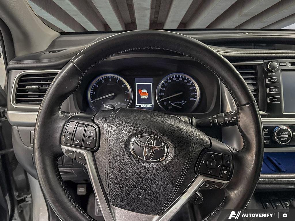 2018 Toyota Highlander 2501260A | SE Silver Edmonton - photo #12