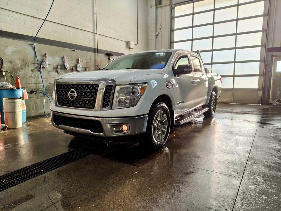 2017 Nissan Titan 2017 White
