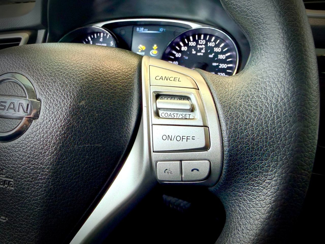 2016 Nissan Rogue White Notre-Dame-des-Prairies - photo #26