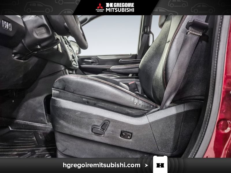 2016 Dodge GR Caravan Red Saint-Eustache - photo #14