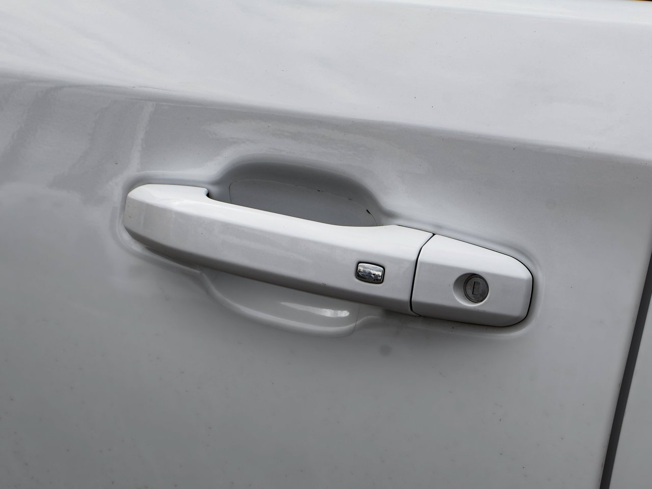 2019 Chevrolet Silverado 1500 4WD Crew Cab 147 RST White Sherwood Park - photo #11