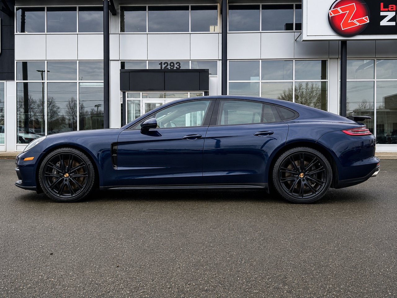 2019 Porsche Panamera 4 Chrono Blue Granby - photo #2