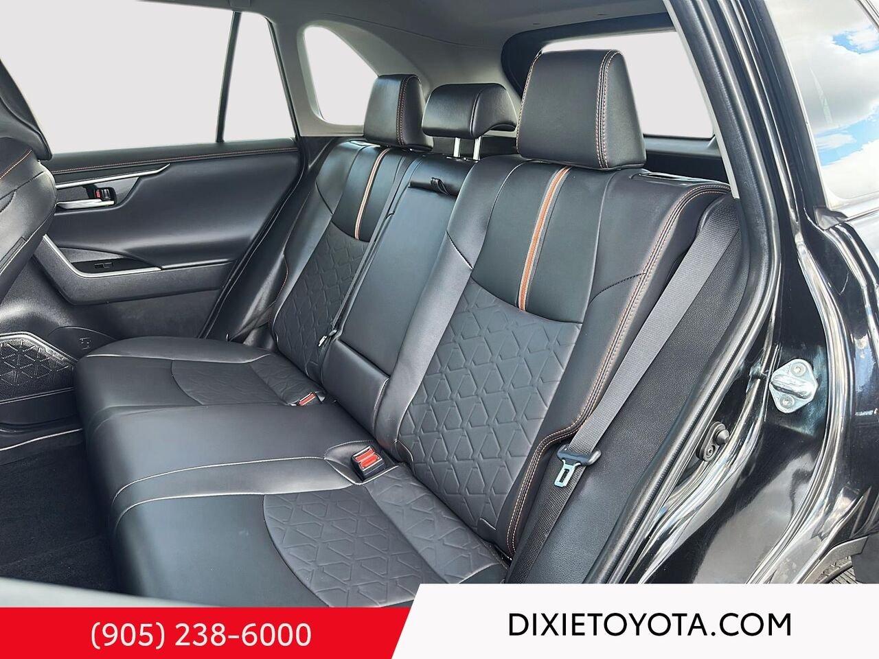 2024 Toyota RAV4 TRAIL AWD / HEATED SEATS / LEATHER SURFACE / MOONROOF / ALLOY WHEELS / CARPLAY AND ANDROID AUTO Black Mississauga - photo #20