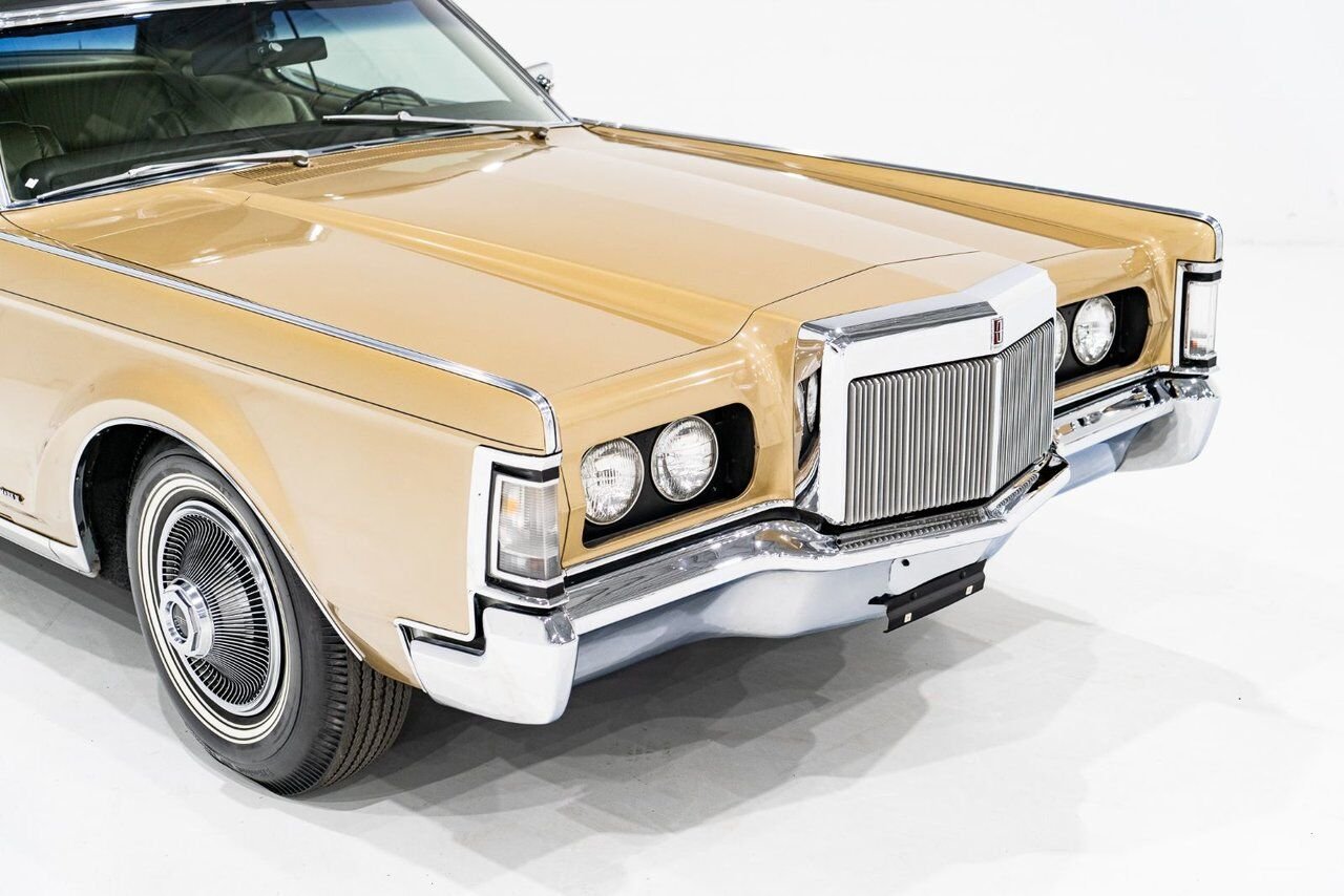 1969 Lincoln Continental Only 687 miles from new. Unrestored example **PRICE IN USD** Gold Montreal - photo #30