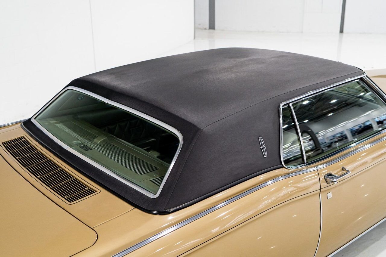 1969 Lincoln Continental Only 687 miles from new. Unrestored example **PRICE IN USD** Gold Montreal - photo #38