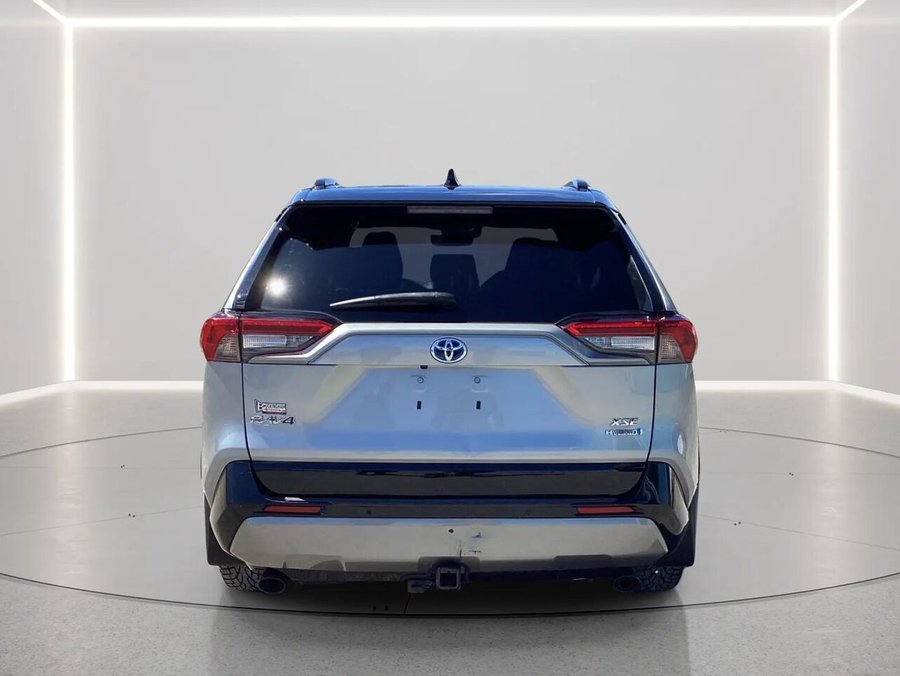 TOYOTA RAV4 HYBRID XSE 2022 2022 Ciel argent métallisé avec toit noir
