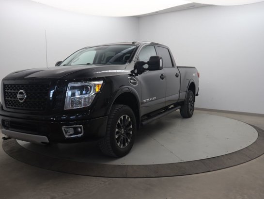2019 Nissan Titan XD 2019 Black