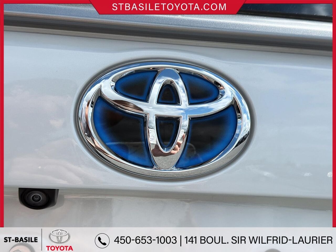 Toyota RAV4 Hybride 2023 Frisson glacé nacré Saint-Basile-le-Grand - photo #4