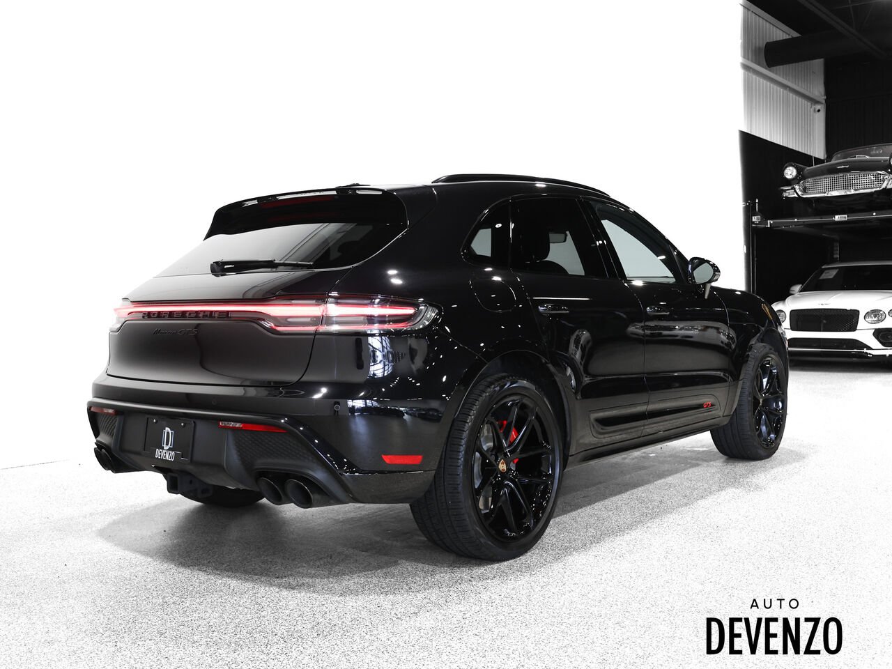 2023 Porsche Macan Black Saint-Eustache - photo #3