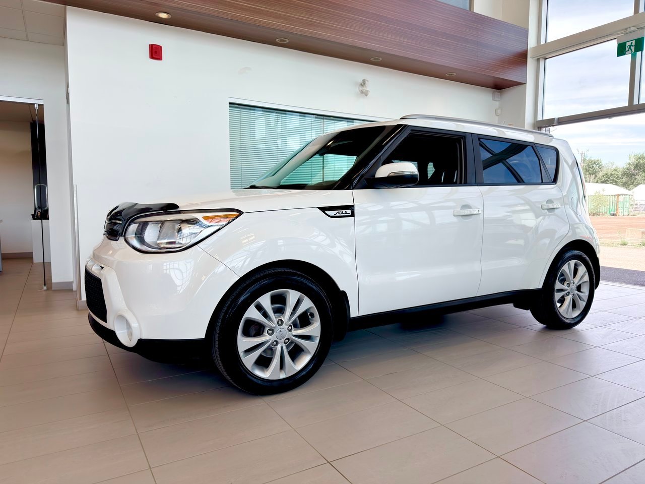 2016 Kia Soul White Notre-Dame-des-Prairies - photo #2