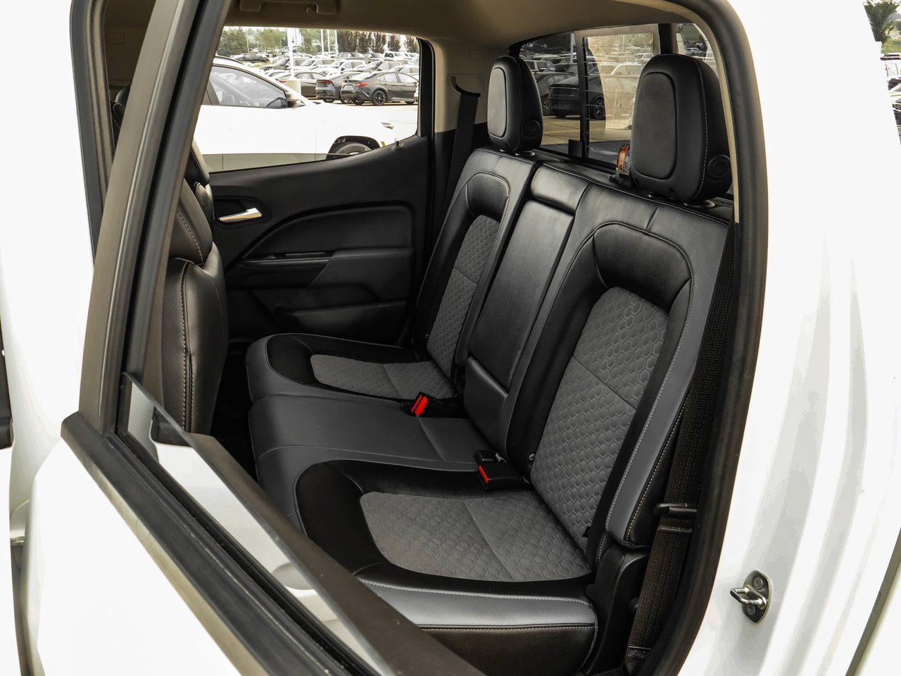 2018 Chevrolet Colorado 4WD Crew Cab 128.3 Z71 White Sherwood Park - photo #15