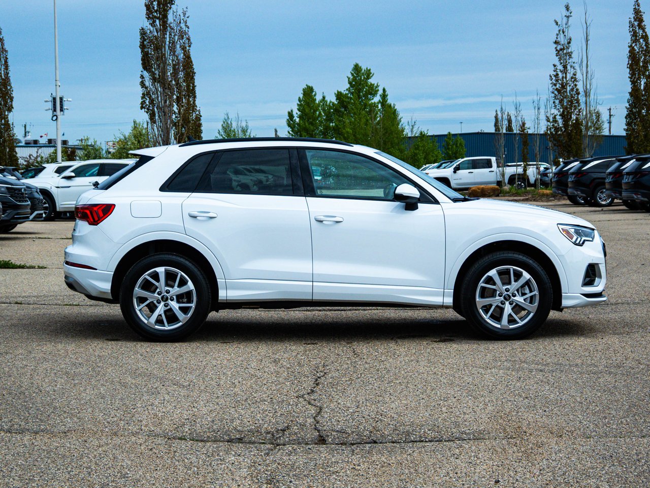 2025 Audi Q3 40 TFSI quattro White Sherwood Park - photo #13