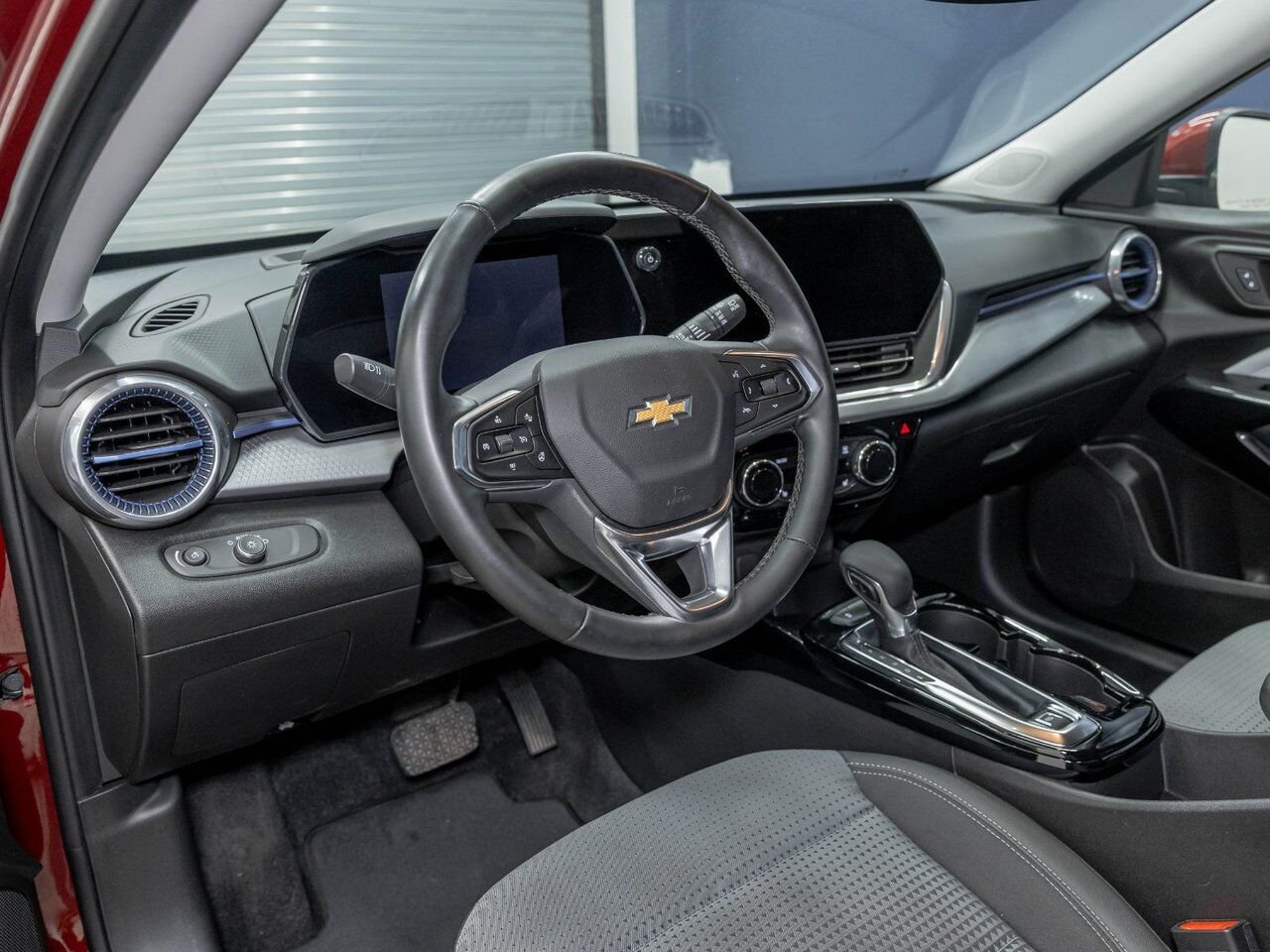 Chevrolet Trax LT *SIÈGES CHAUFF* REG ADAPT CARPLAY ALERTES WIFI 2025 Rouge Saint-Jérôme - photo #1