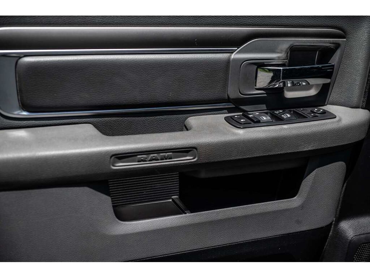 Ram 1500 2017 Blanc Sainte-Julienne - photo #11