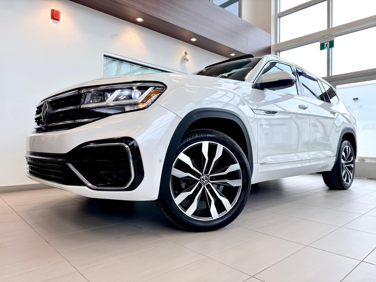 2021 Volkswagen Atlas White Notre-Dame-des-Prairies - photo #1