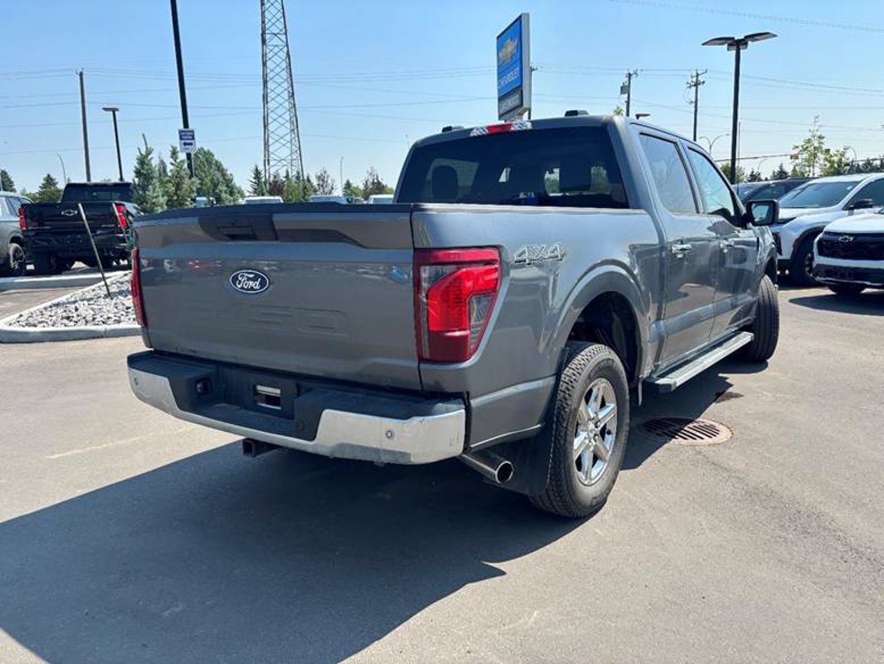 2025 Ford F-150 XLT 4WD SuperCrew 5.5' Box Grey Sherwood Park - photo #4
