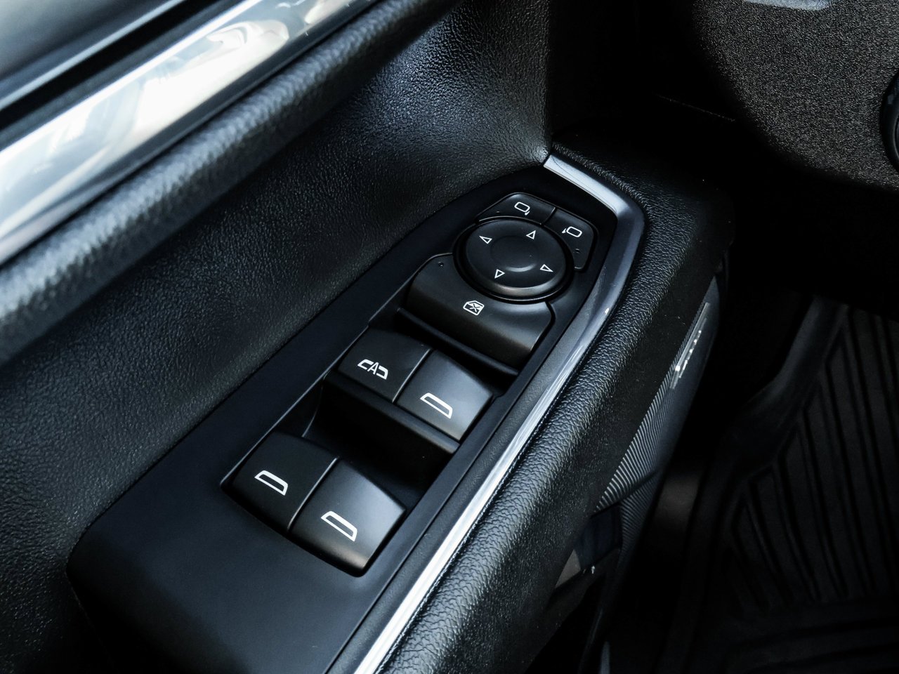 2024 Chevrolet Silverado 1500 4WD Crew Cab 147 RST White Sherwood Park - photo #19