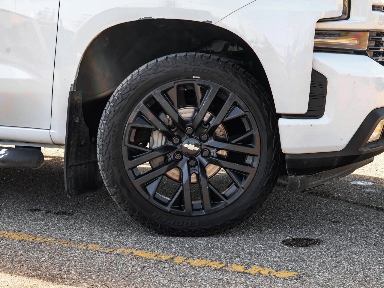 2020 Chevrolet Silverado 1500 4WD Crew Cab 147 RST White Sherwood Park - photo #10