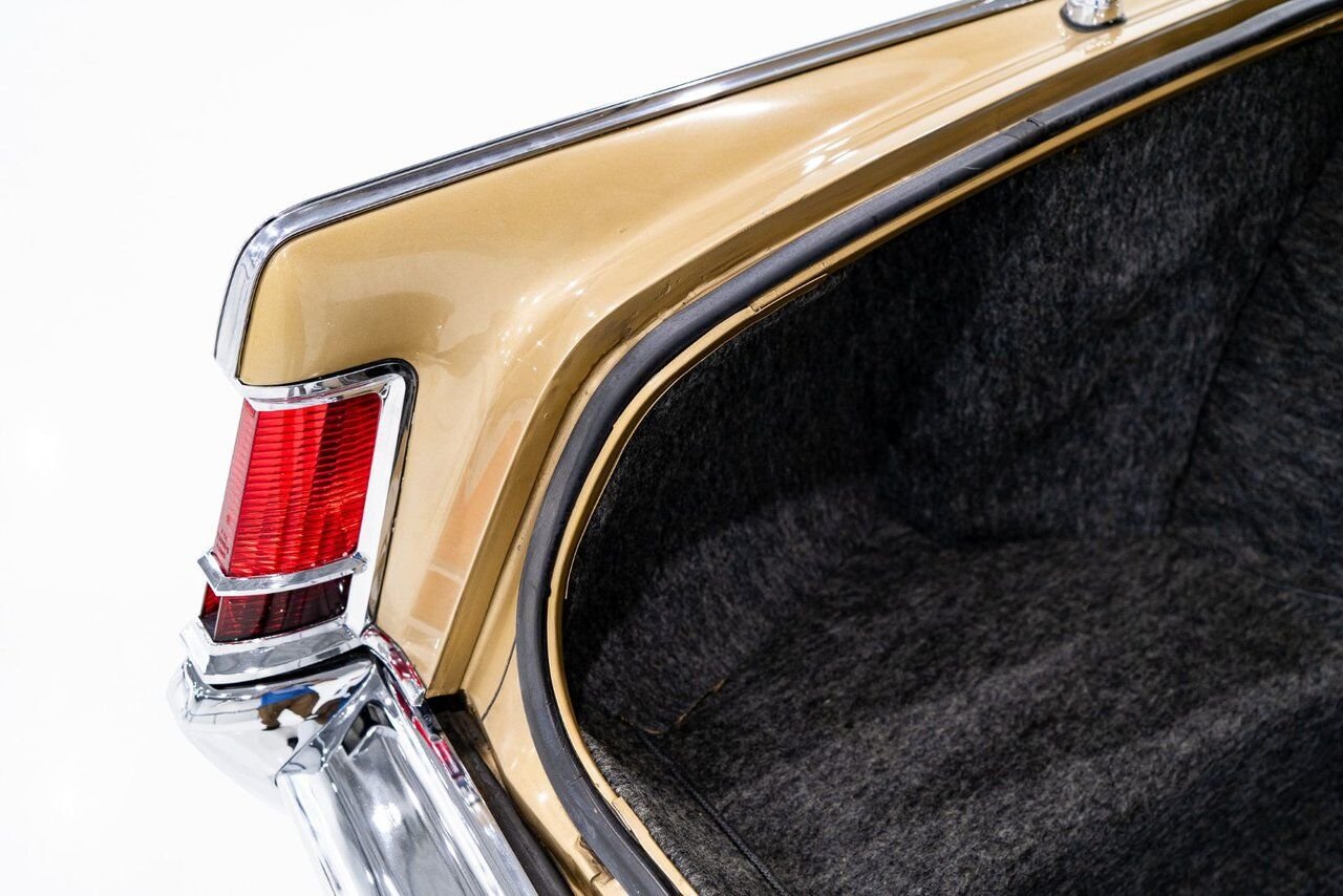 1969 Lincoln Continental Only 687 miles from new. Unrestored example **PRICE IN USD** Gold Montreal - photo #79
