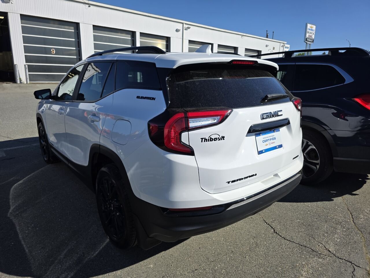 GMC Terrain SLE 2023 Blanc Rouyn-Noranda - photo #2