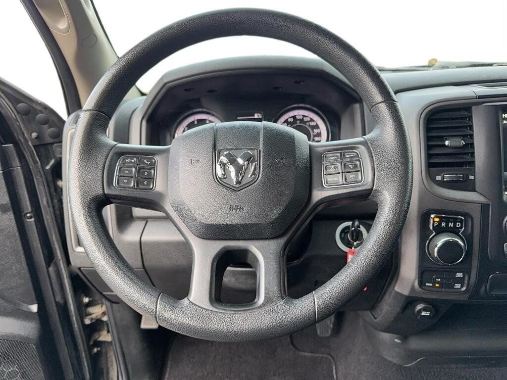 2020 Ram 1500 Classic VIN 1C6RR7FG9LS154863 Black Chicoutimi - photo #10