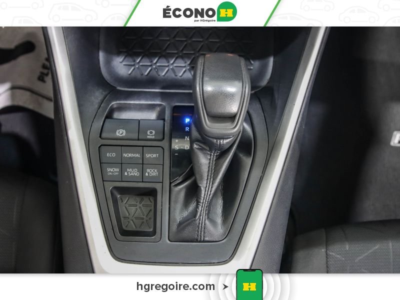 2019 Toyota Rav 4 White Laval - photo #16