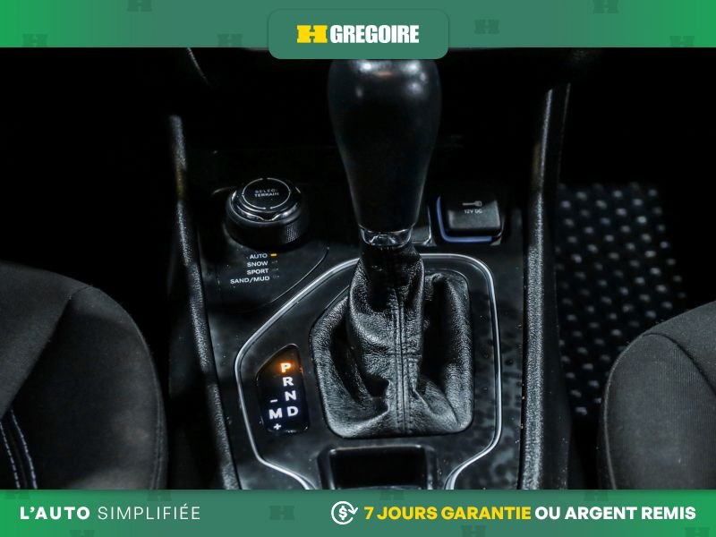 Jeep Cherokee 726692 | SPORT 4WD V6 MAGS ATTACHE REMORQUE 2021 Blanc Laval - photo #20