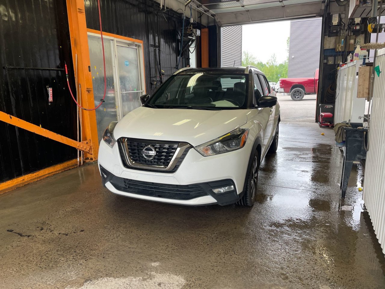 2018 Nissan Kicks SR *SIÈGES CHAUFF* CAM 360 CARPLAY BLUETOOTH USB White Saint-Jérôme - photo #0