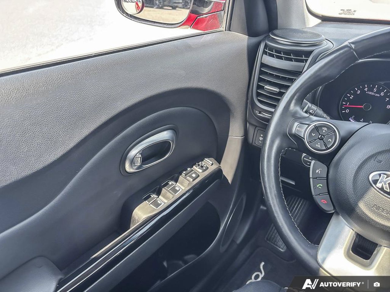 Kia Soul KNDJP3A51J7582744 2018 Rouge Mirabel - photo #19
