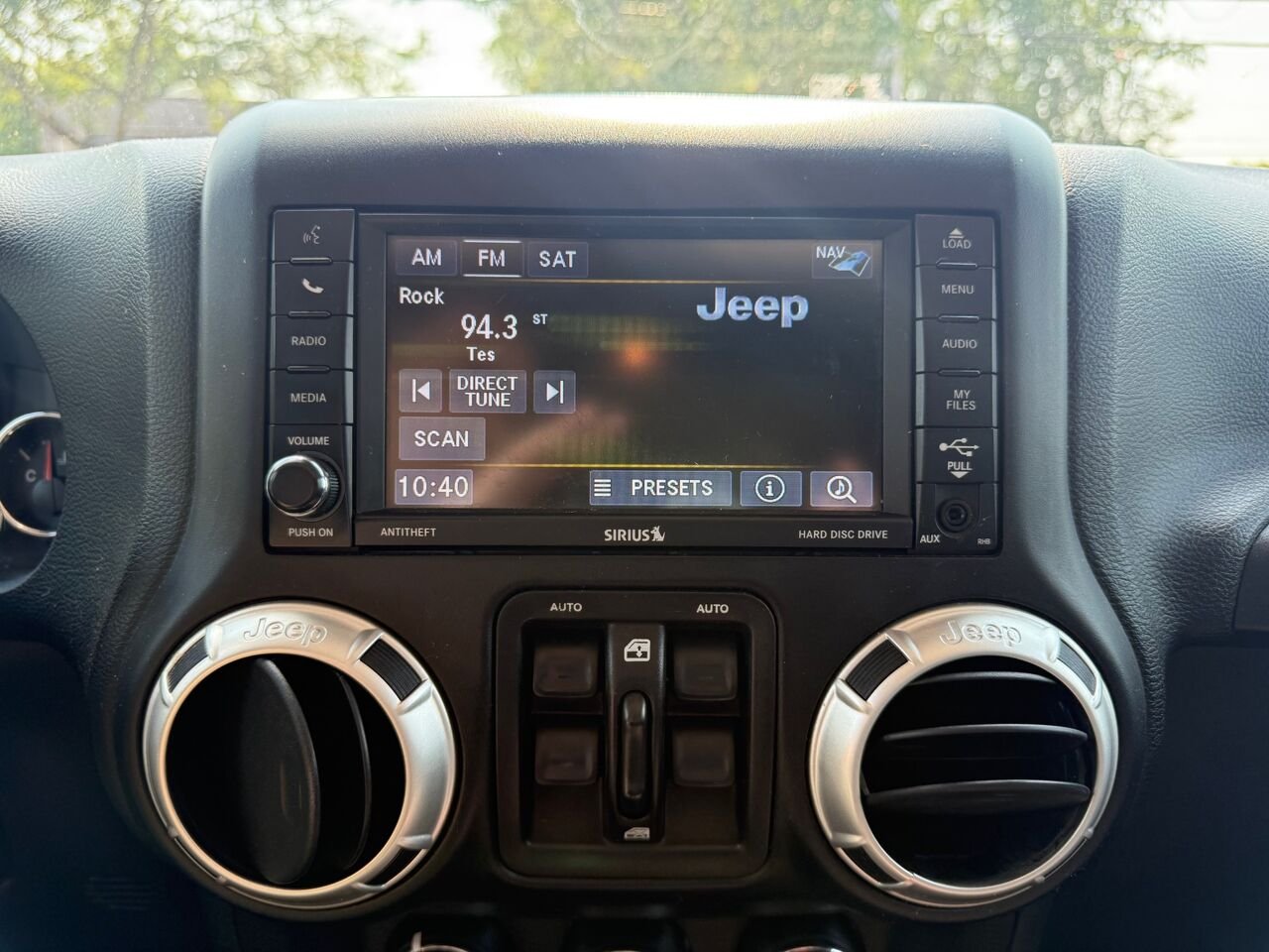 2017 Jeep Wrangler Unlimited Modèle Sahara 4 portes traction intégrale Red Châteauguay - photo #14