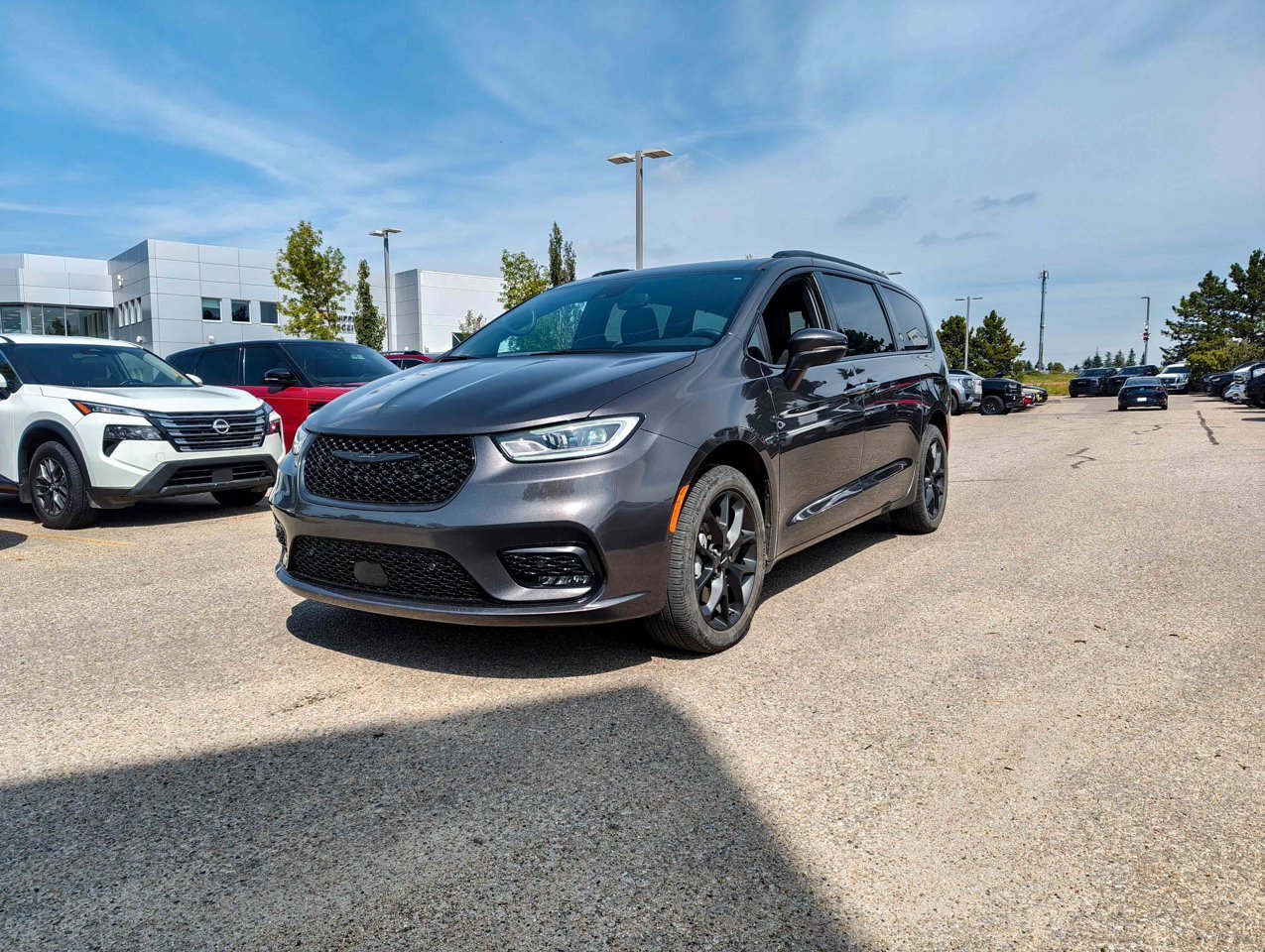 2023 Chrysler Pacifica Touring L AWD Grey Sherwood Park - photo #2