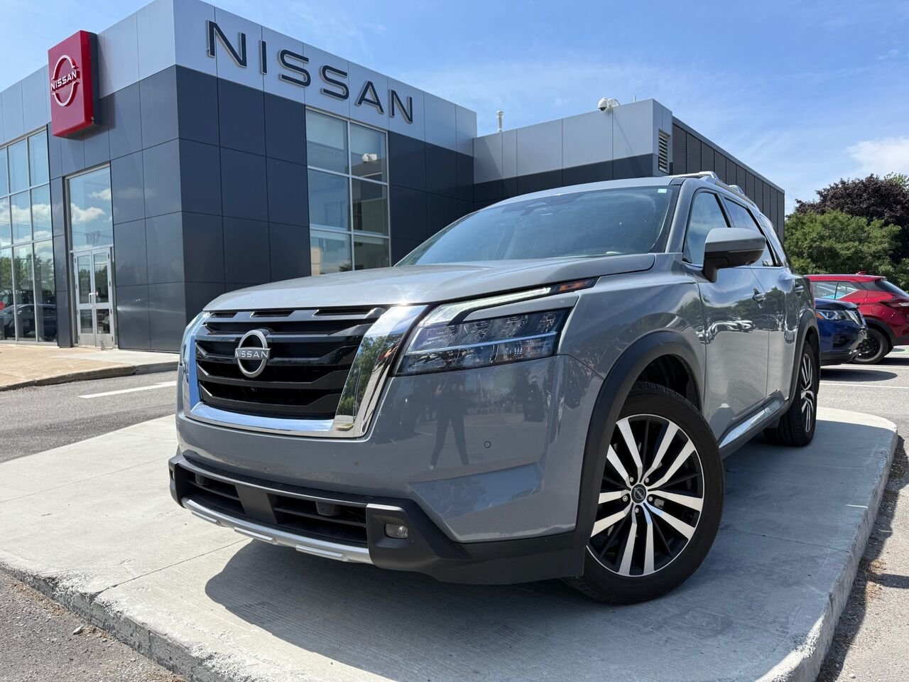 2023 Nissan Pathfinder Platinum 4 RM Grey Châteauguay - photo #0