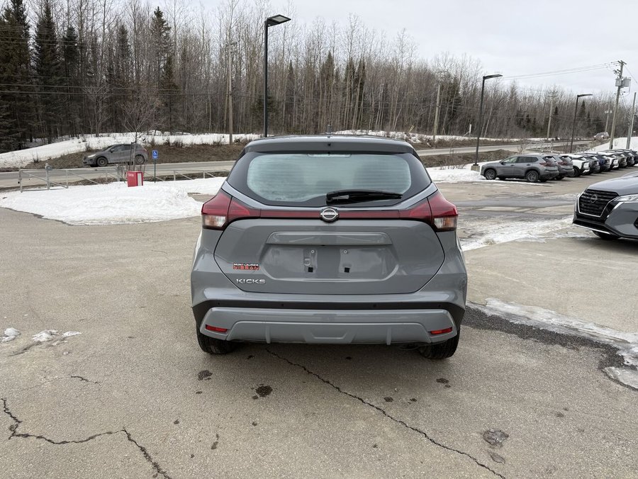 Nissan Kicks play 2023 2023 Gris